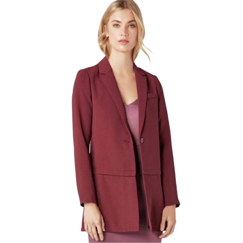 Women's suit jacket that serves a dual purpose
